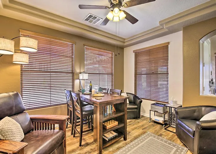 Family Gem In Phoenix W/ Saltwater Pool & Theater Ferienhaus