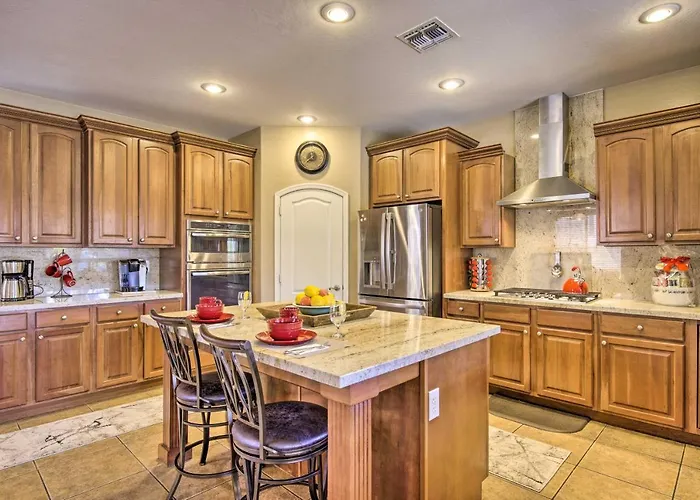 Family Gem In Phoenix W/ Saltwater Pool & Theater Ferienhaus *