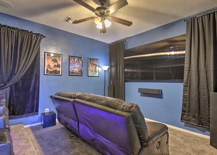 Family Gem In Phoenix W/ Saltwater Pool & Theater