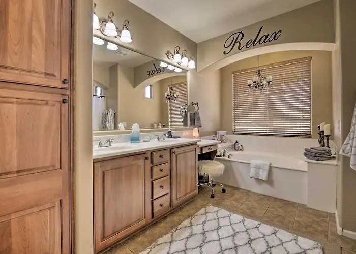 Family Gem In Phoenix W/ Saltwater Pool & Theater *