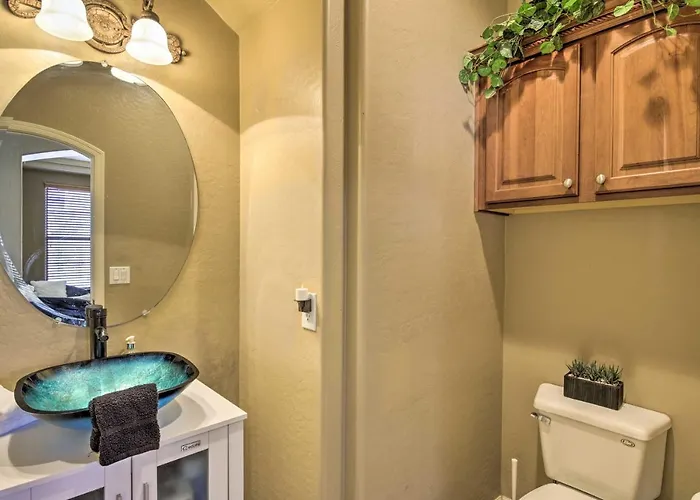 Family Gem In Phoenix W/ Saltwater Pool & Theater Ferienhaus