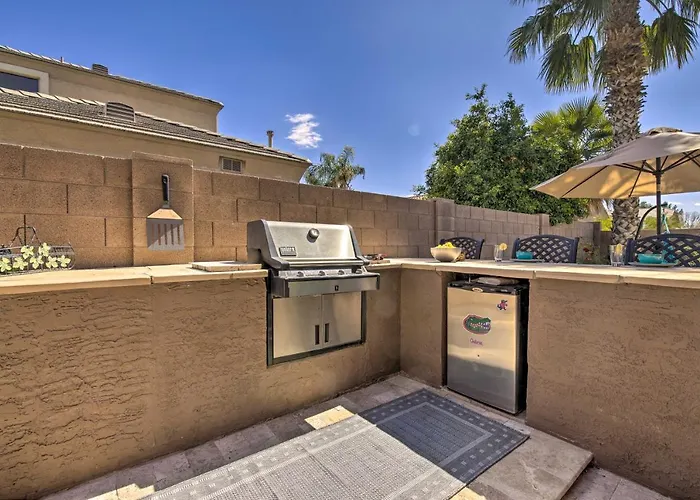Family Gem In Phoenix W/ Saltwater Pool & Theater Ferienhaus